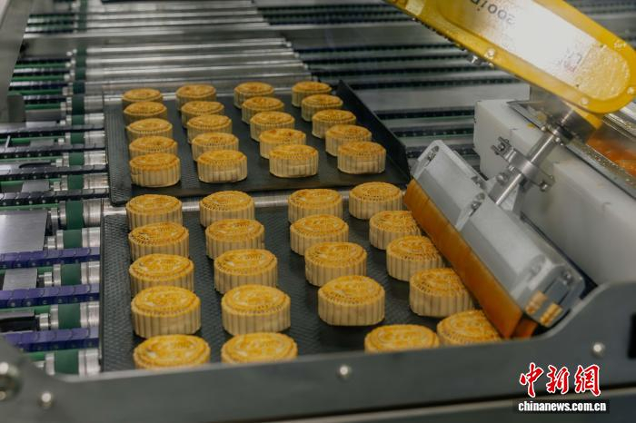 自动化赋能食品生产 香港月饼工厂迈向“智”造