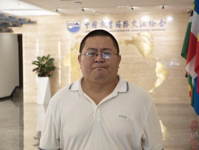 再次见到“赛考斯”，42岁的他再也控制不住自己的情绪……