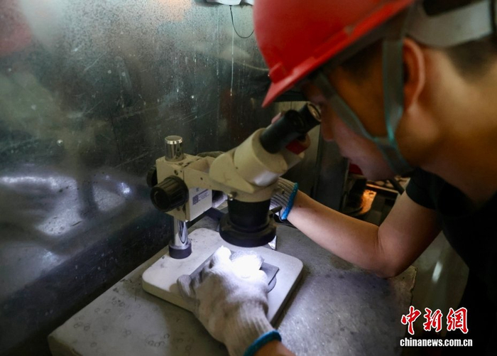 从工业金刚石到培育钻石 走进新疆首条金刚石生产线